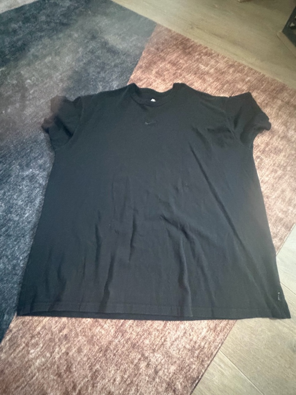 Nike Men's Black Short Sleeve Crew T-Shirt - Picture 2 of 4